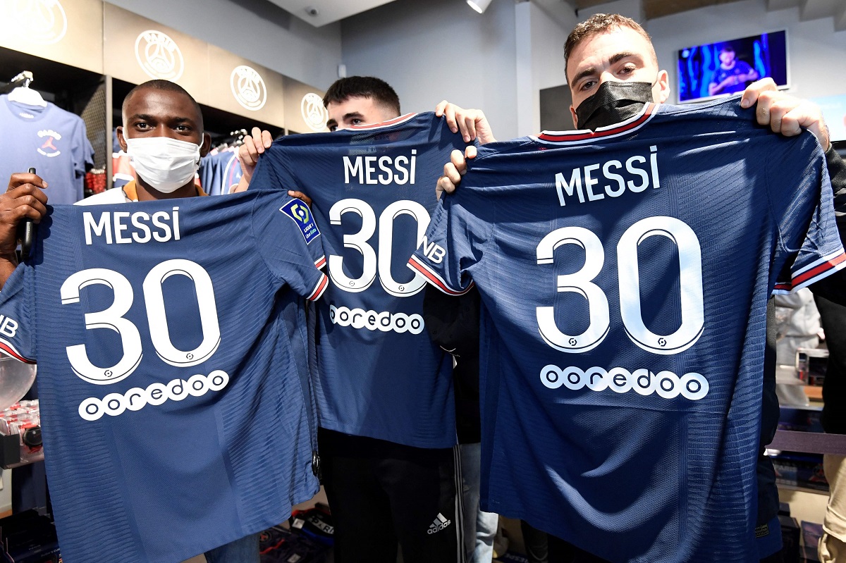 PSG đã bán hết áo đấu số 30 của Lionel Messi chỉ sau nữa tiếng đồng hồ