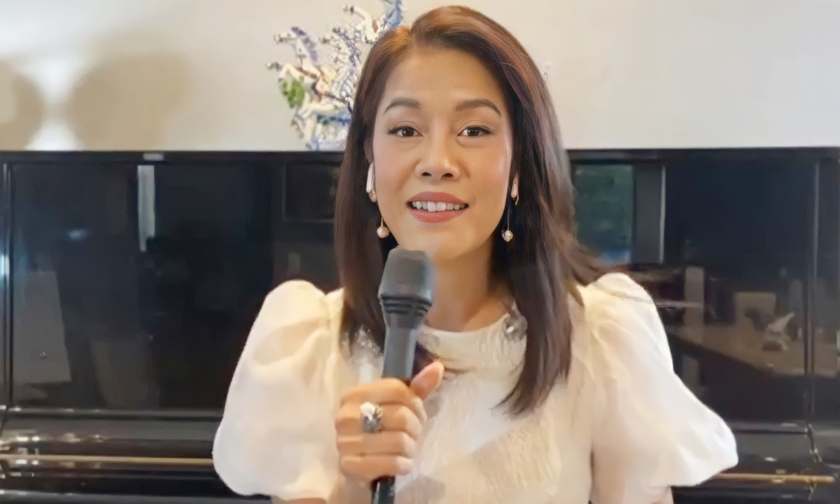 Nữ ca sĩ Thu Phương hát gây quỹ chống dịch