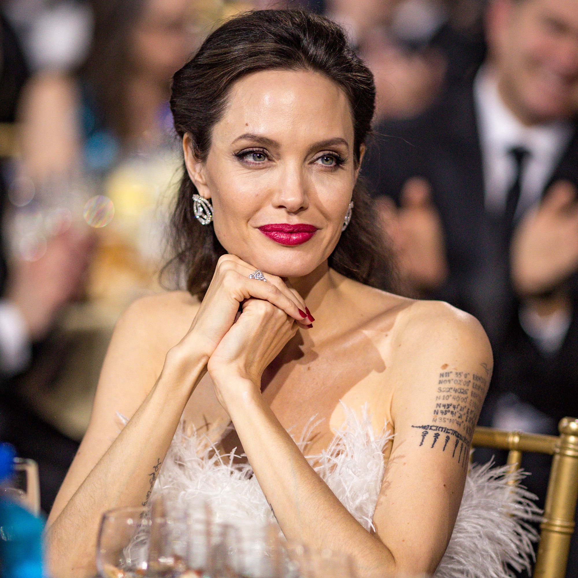 Instagram Angelina cán mốc 1 triệu người theo dõi nhanh nhất