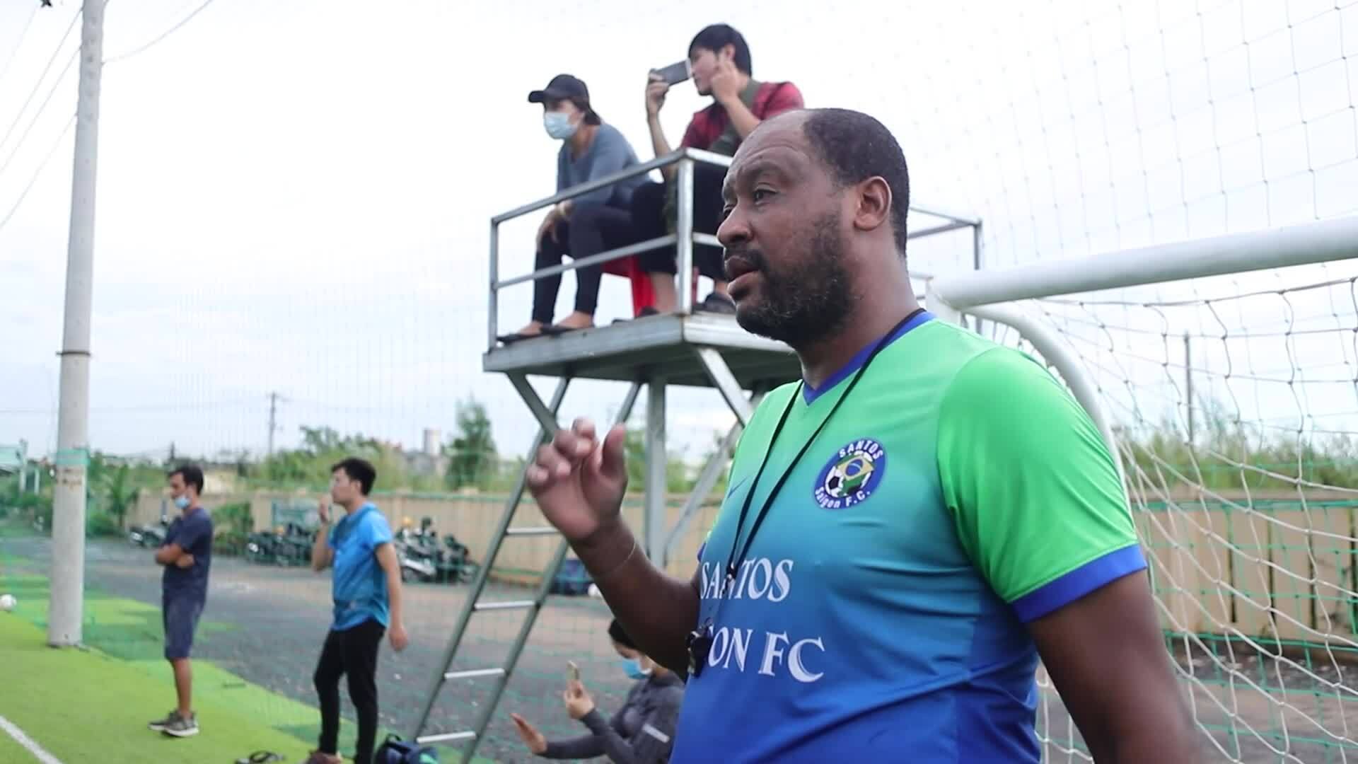 Phan Văn Santos dành tình yêu cho bóng đá Việt Nam sau những thăng trầm