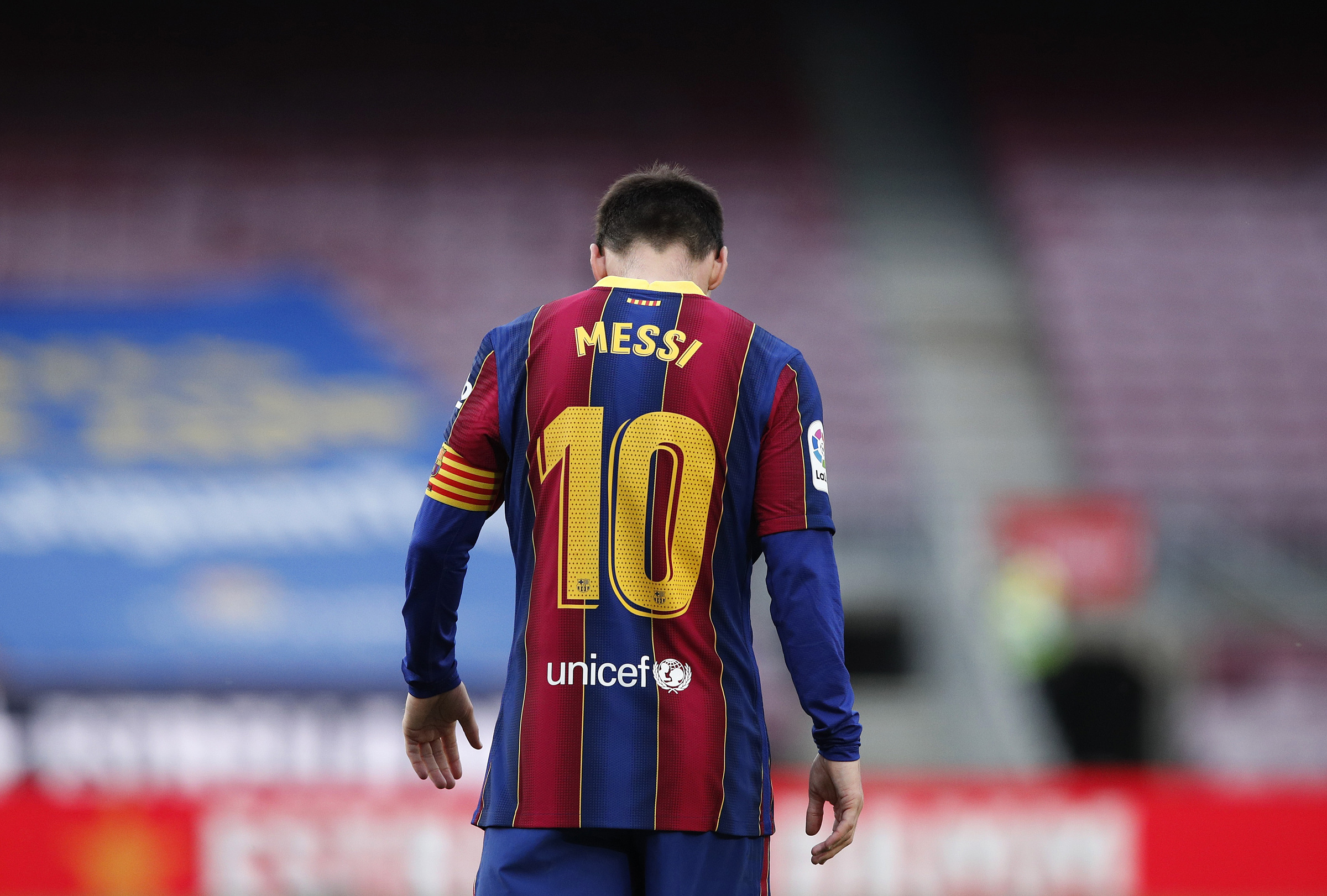 Barcelona thiệt hại 137 triệu euro vì để Messi ra đi